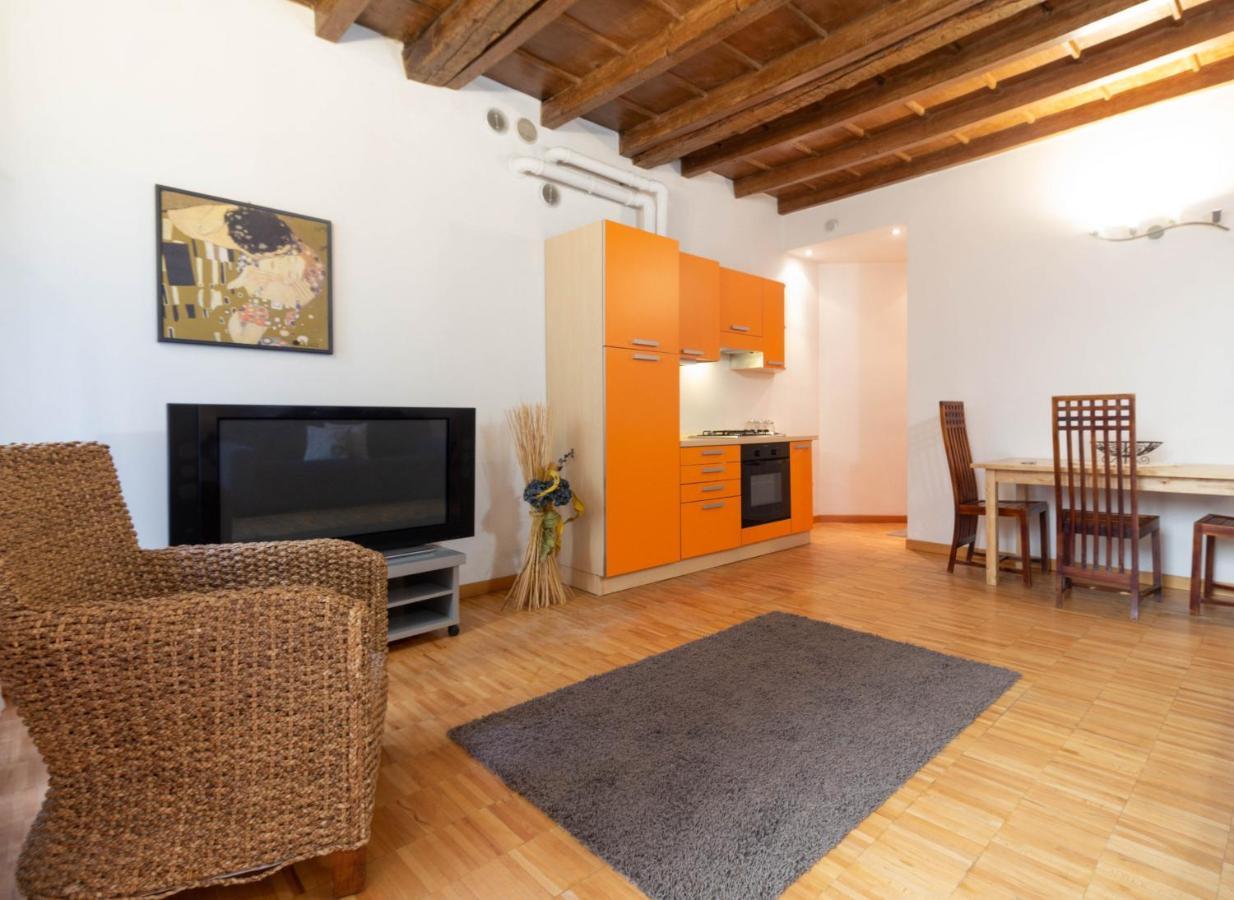 La Piccola Corte Al 24 - Affitti Brevi Italia 莱科 外观 照片